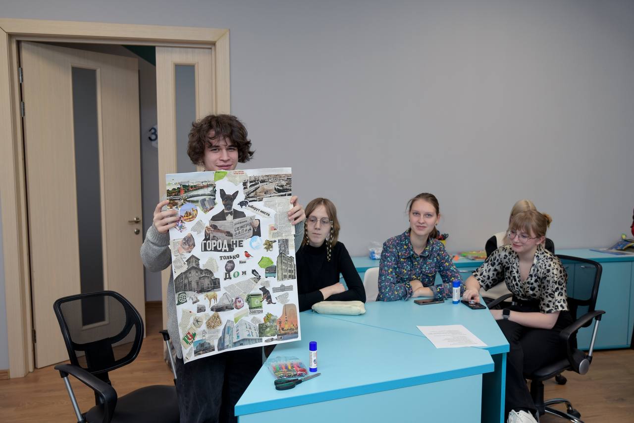 Студенты Радиотехнического колледжа приняли участие в мастер-классе по созданию экологического плаката
